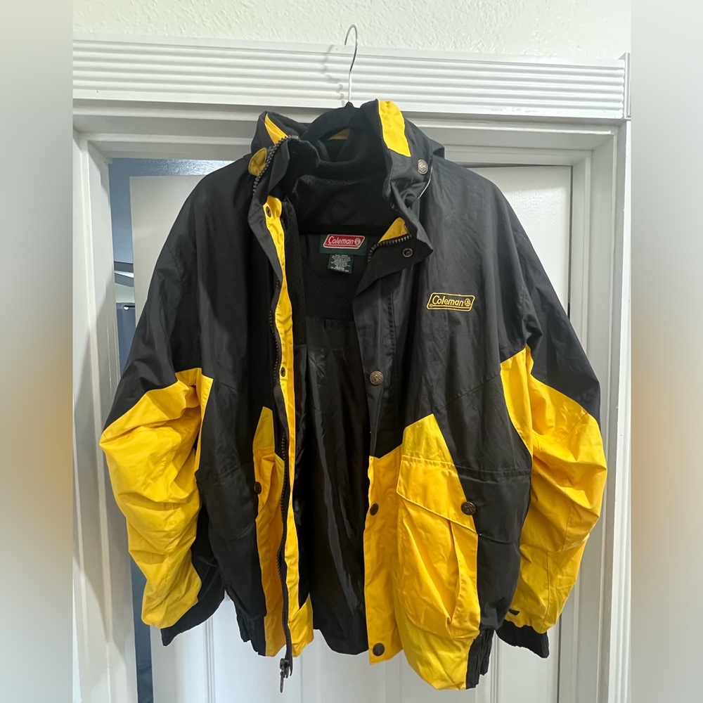 Vintage Coleman jacket. Size mens medium.